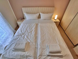 1. Schlafzimmer mit Doppelbett