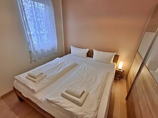 2. Schlafzimmer mit Doppelbett