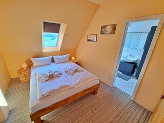 1. Schlafzimmer mit Doppelbett