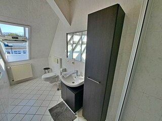 Tageslicht-Bad mit DU/WC