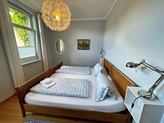 Schlafzimmer mit Doppelbett