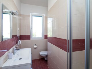 One of 4 bathrooms