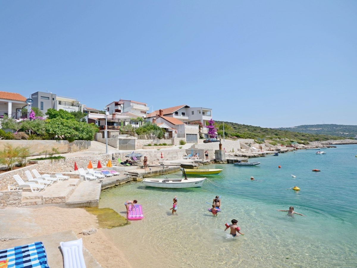 Strand vor dem Haus für Kinder geeignet