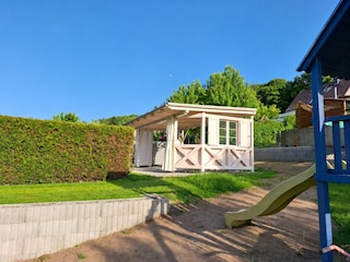 Sitzecke im Garten mit Blick zum Lilienstein