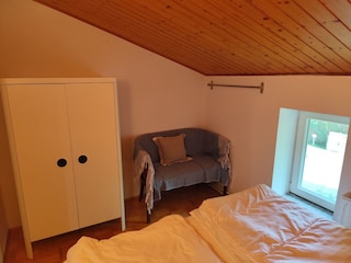 Schlafzimmer Abseite links