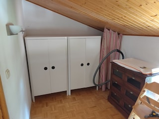 Kinderzimmer/Ankleide (Bett 80x140)