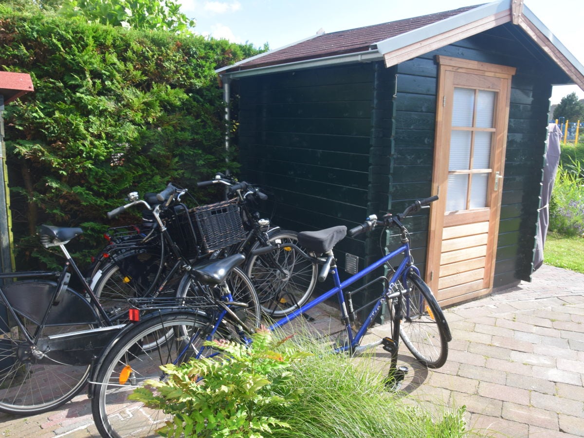 Gartenhaus mit 3 Fahrrädern und Tandem28 Zoll, Klapprad