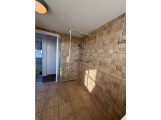 Shower bathroom upstairs