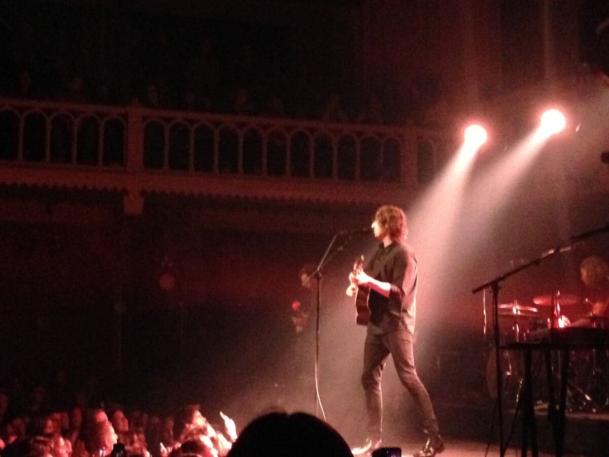 Dean Lewis, alte Kirche Amsterdam