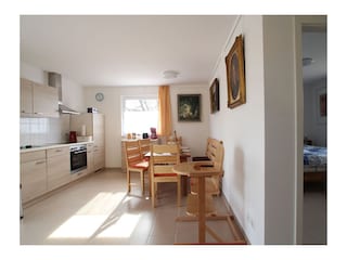 Blick zwischen Küche und Schlafzimmer