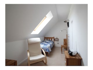 2. Schlafzimmer mit Einzelbetten im OG