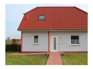 Terrasse und Liegewiese