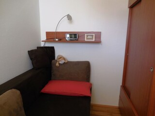 Kleines Zimmer mit Sofa