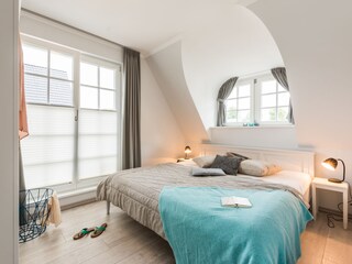 gemütliches Schlafzimmer Zugang auf die Dachterrasse