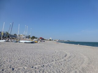Schöner langer Sandstrand