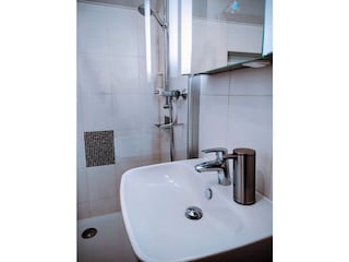 Hygienisches Hände waschen mit automatischem Seifenspen