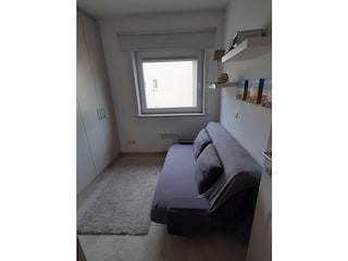 Kleineres Schlafzimmer mit Schlafsofa