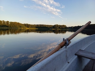 Bade und Angelsee im Ort