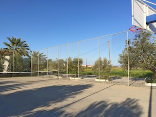 Basket tennis court