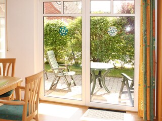 Terrasse vom Wohnzimmer gesehen