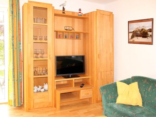 Wohnzimmerschrank mit TV-Gerät