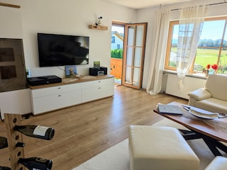Wohnzimmer mit großen TV Screen