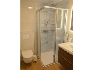 Badezimmer unten ganz neu saniert