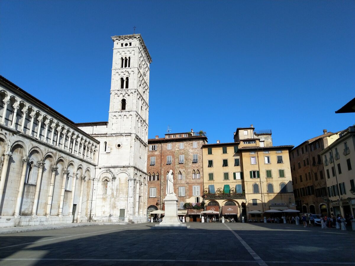 die wunderschöne Stadt Lucca