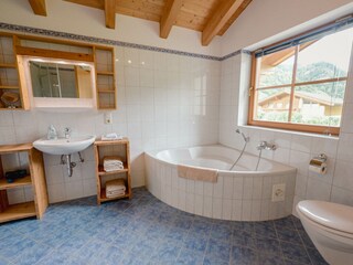 Badezimmer mit Badewanne