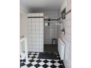Bad 1 Dusche