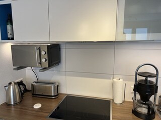 Mikrowelle, Wasserkocher, Toaster, Kaffeemaschine