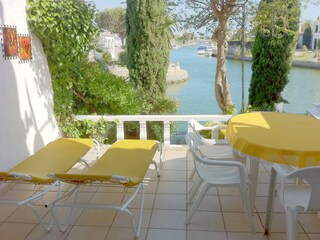 Terrasse mit tollem Blick auf den Hauptkanal