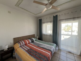 2.Schlafzimmer mit Doppelbett