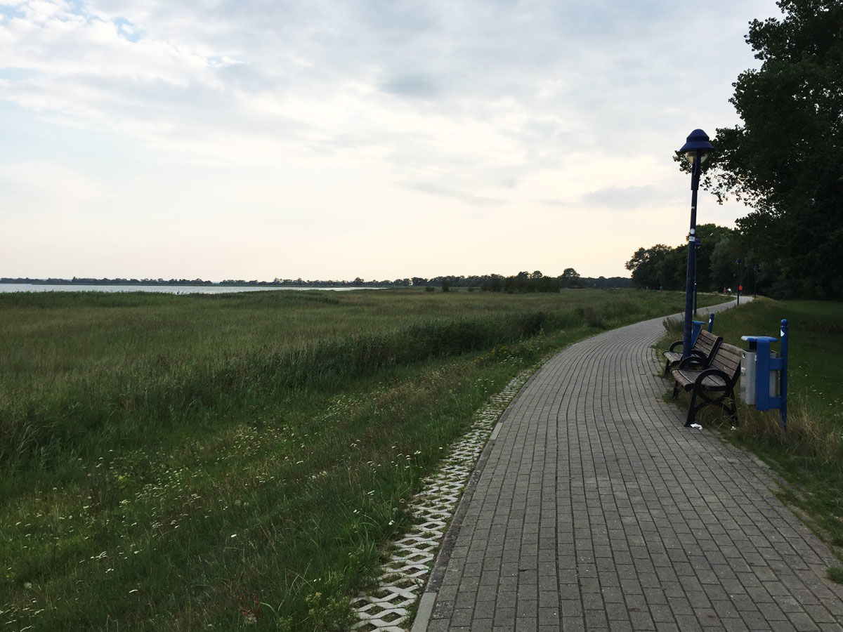 Deichweg am Bodden