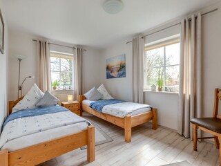 Schlafzimmer Nr. 3 (2 Einzelbetten  -,90 x 2,00 m)