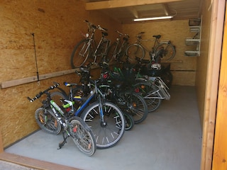 Radgarage mit Ladestation