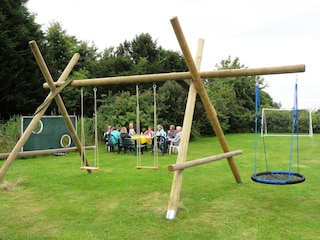 Schaukel am Bolzplatz