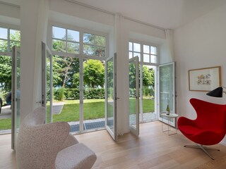 Blick in den Garten der Wohnung 03