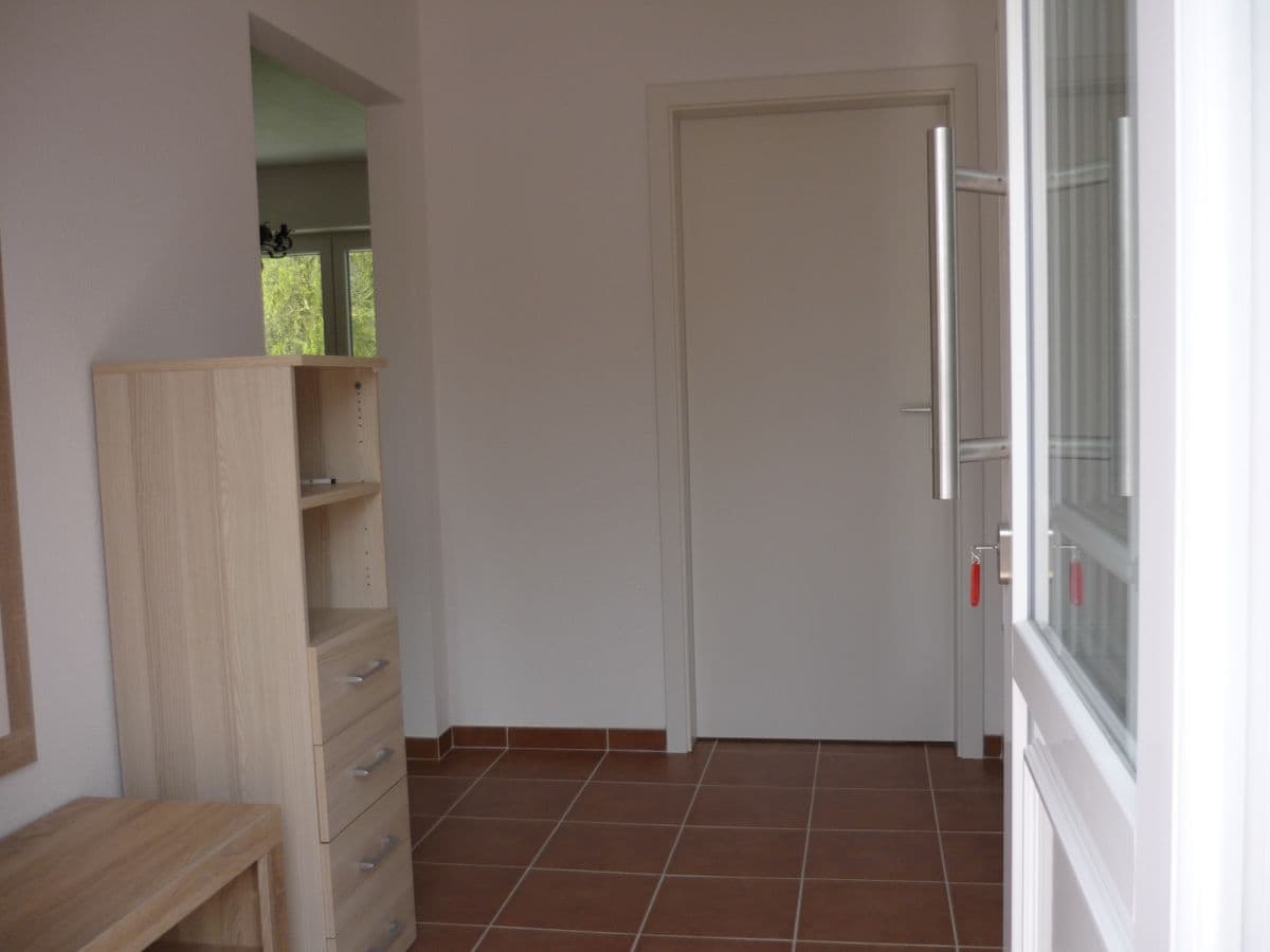 Eingangsbereich mit Garderobe und Schrank