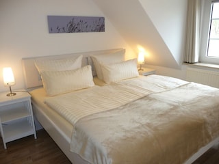 1,80x2 m Doppelbett in Komforthöhe