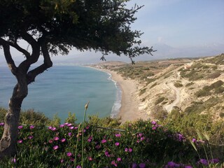 Komos beach ( ca 2000 m vom Ferienhaus Vouno )