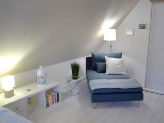 eine gemütliche Ecke zum Relaxen im Schlafzimmer