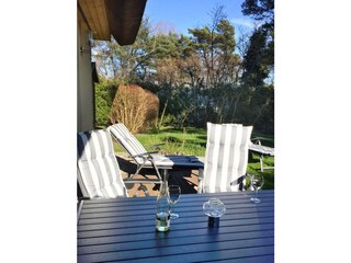 sichtgeschützte Süd-Terrasse