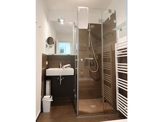Bad mit bodengleicher Dusche