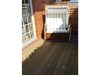 beach chair on the terrace (9:30 a.m.)