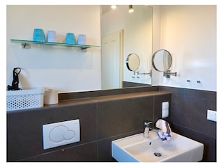 Waschplatz, Toilette, Kosmetikspiegel, Föhn