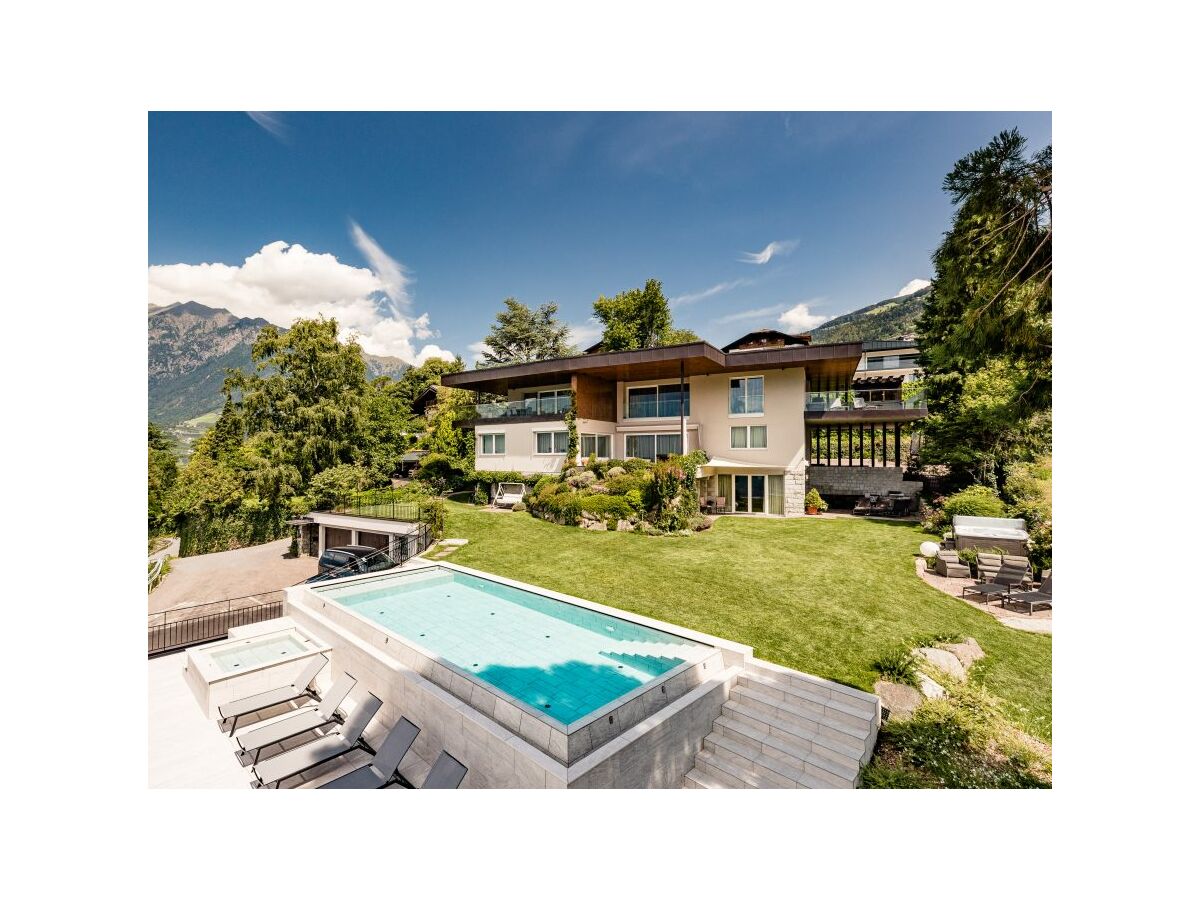 Luxus Chalet Mit Weinkeller Und Wellnessbereich Schenna Firma Bellevue Ferienhaus Einer Marke Der E Domizil Ag