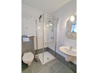 kleines Bad mit DU/WC im Erdgeschoß