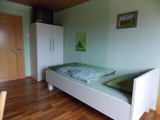 Weiteres Einzelbett in Zimmer 2