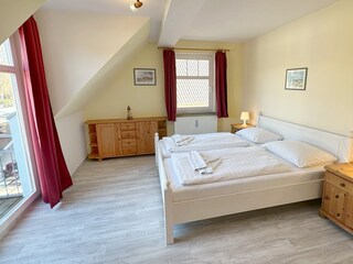 Schlafzimmer mit Nordbalkon
